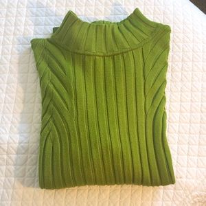 Green Mock Turtleneck, S, Almost New, EUC, Stretchy, Pretty Ribbing down Front